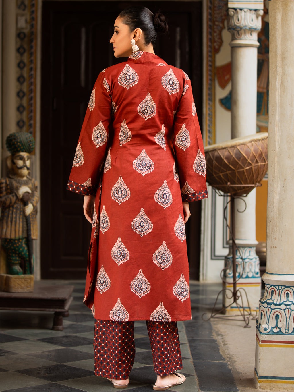 Printed Round-Neck 3/4 Sleeve Cotton Kurta with Side Pocket & Curved Hem Palazzo Set