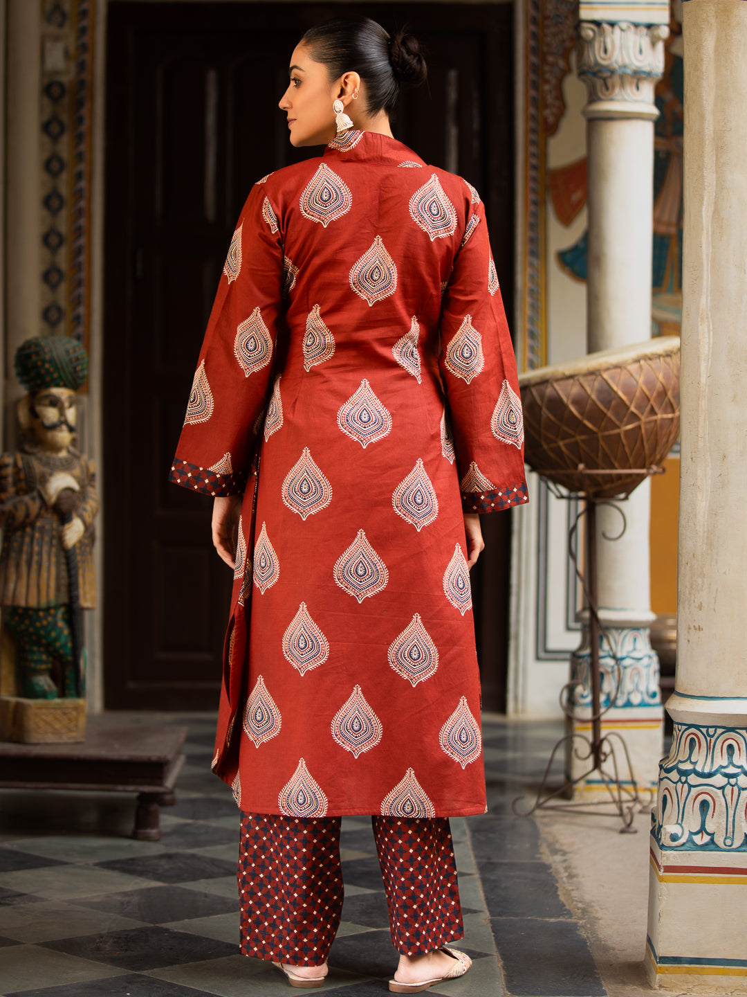 Printed Round-Neck 3/4 Sleeve Cotton Kurta with Side Pocket & Curved Hem Palazzo Set