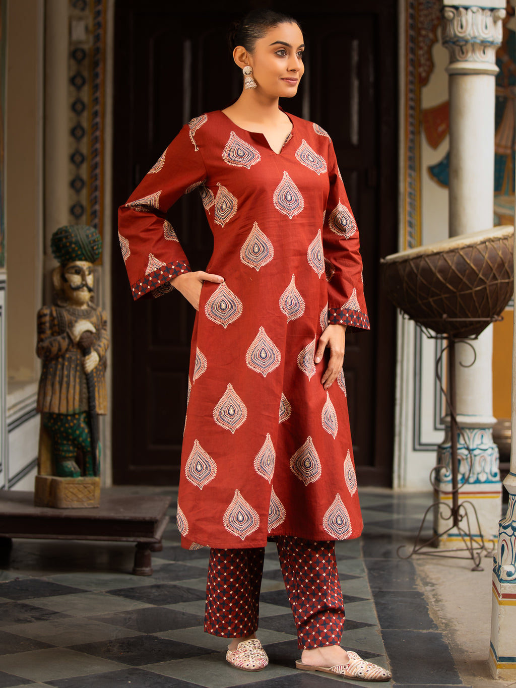 Printed Round-Neck 3/4 Sleeve Cotton Kurta with Side Pocket & Curved Hem Palazzo Set